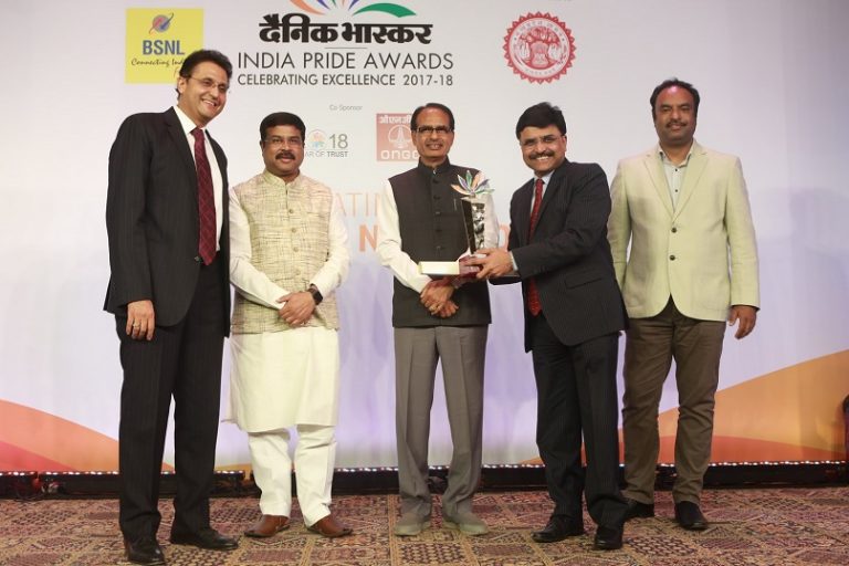 REC bags two awards at Dainik Bhaskar India Pride Award 2018