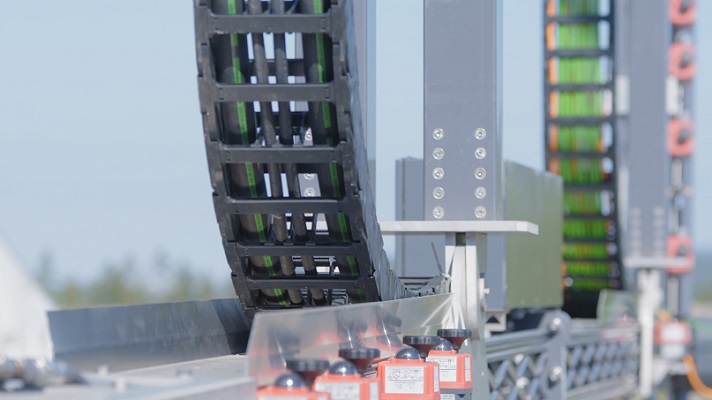 online news, blogs, news articles, Case Studies, Industry Articles, Article Publications, Journal | energy & power industry | In use at (-) 40 C: How 25 e-chains help prepare planes before they fly - Electrical India Magazine on Power & Electrical products, Renewable Energy, Transformers, Switchgear & Cables