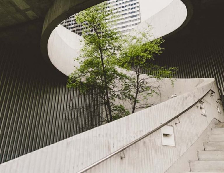 Photo 1569227997603 33b9f12af927